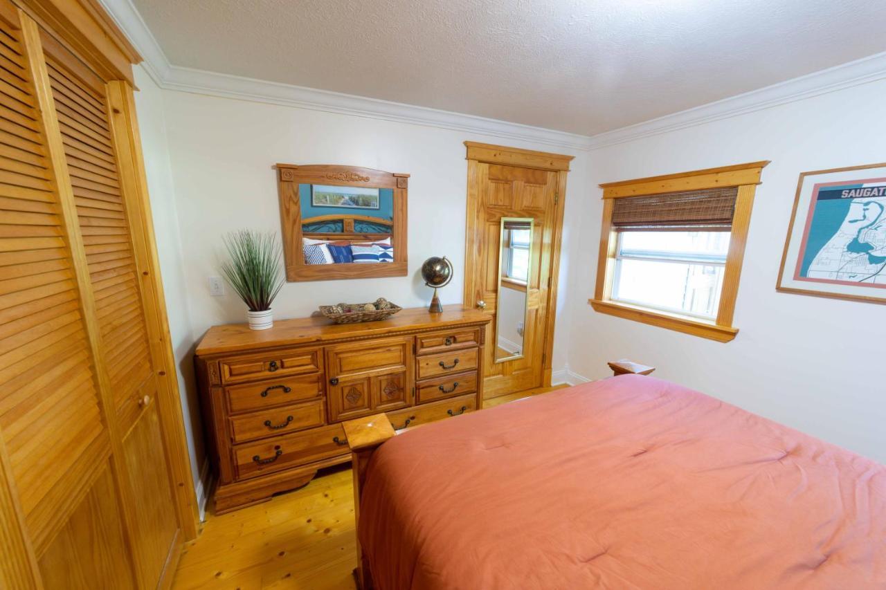 The Charming Glenn Cottage! Walk To Lake Michigan! Fennville Екстер'єр фото