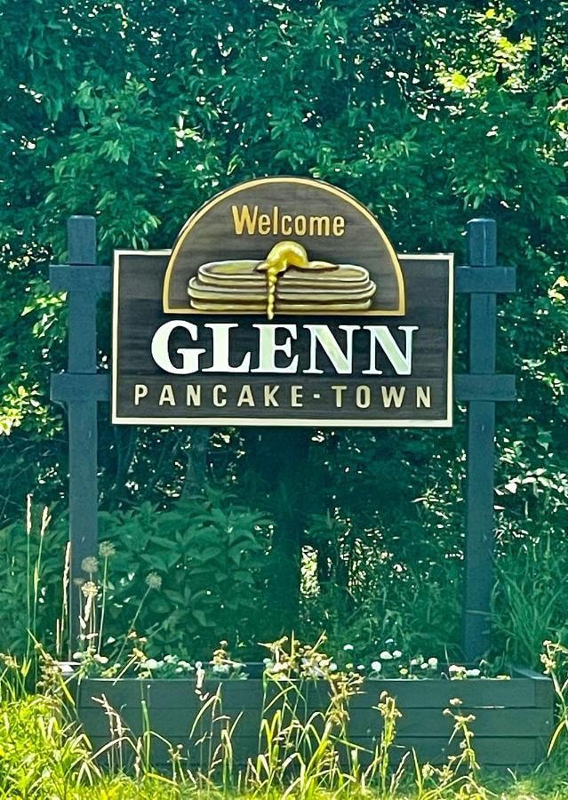 The Charming Glenn Cottage! Walk To Lake Michigan! Fennville Екстер'єр фото