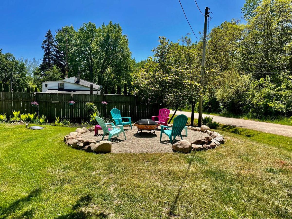 The Charming Glenn Cottage! Walk To Lake Michigan! Fennville Екстер'єр фото